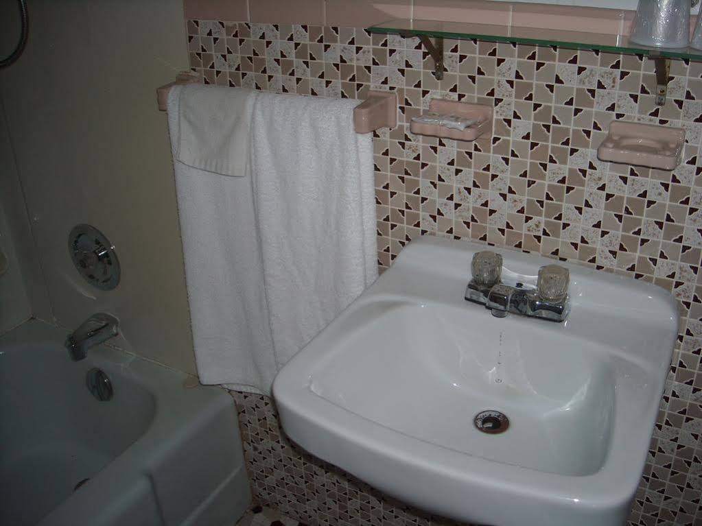 Motel Des Erables Coteau-du-Lac Esterno foto