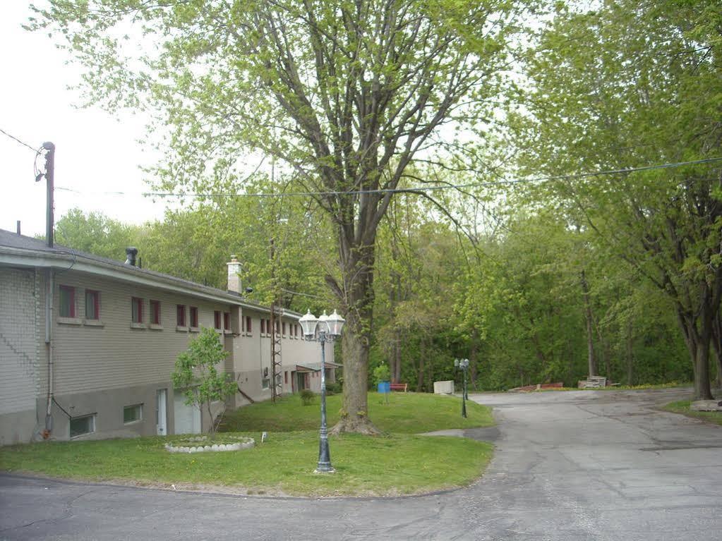 Motel Des Erables Coteau-du-Lac Esterno foto