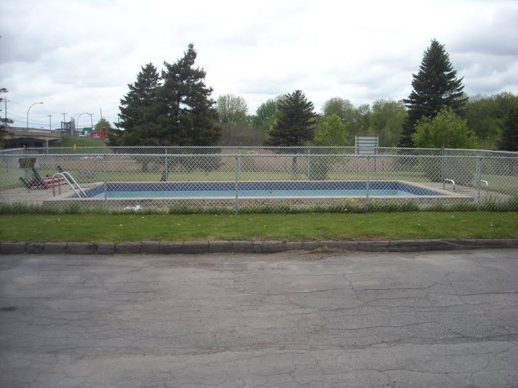 Motel Des Erables Coteau-du-Lac Esterno foto